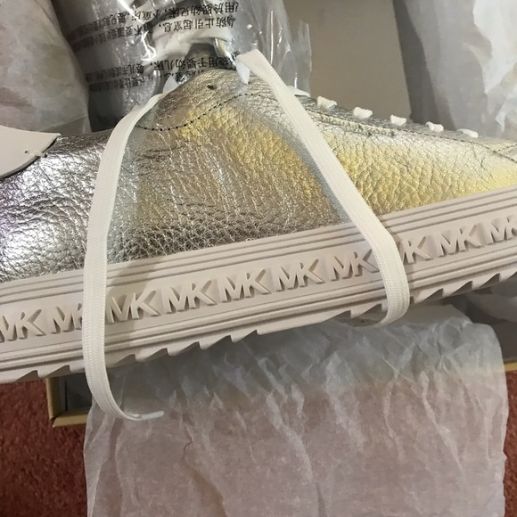 Micheal Kors  brand new silver lace up sneaker - Picture 4 of 15